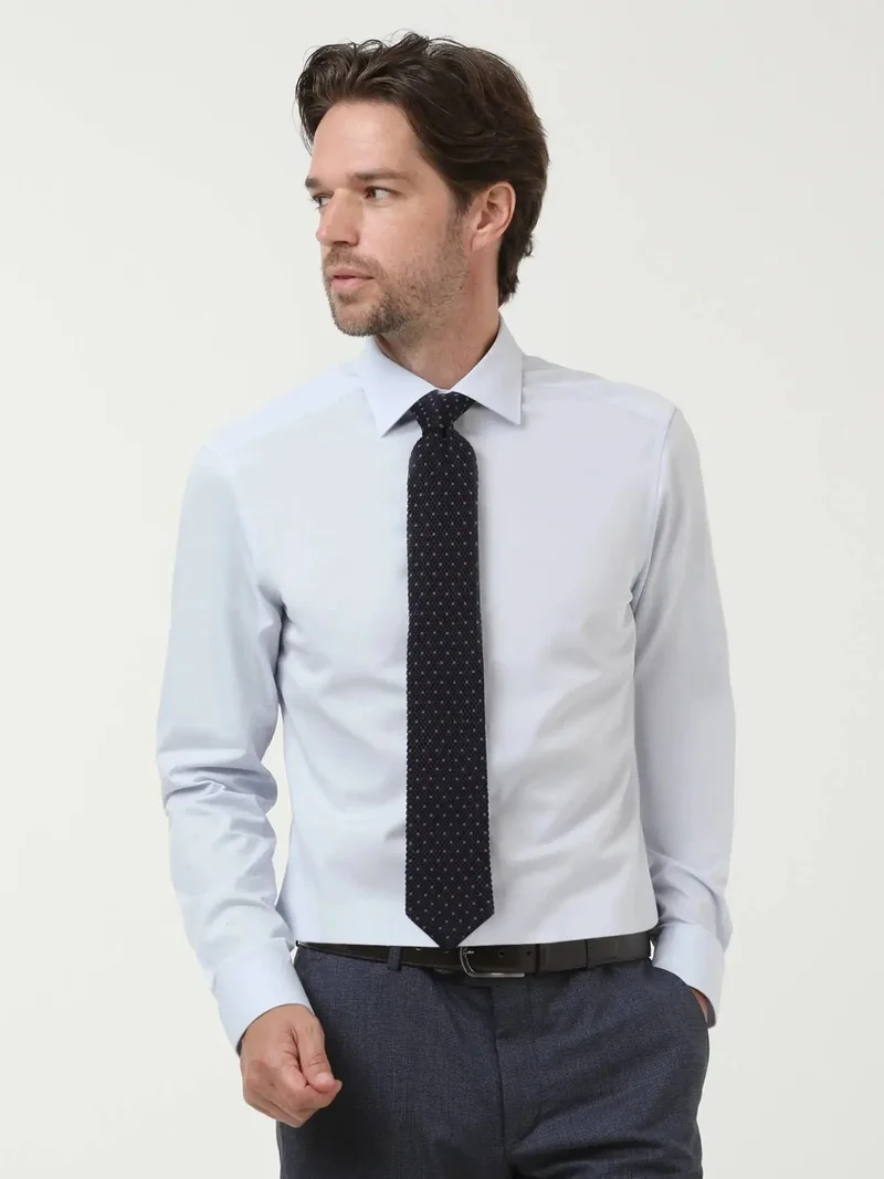 كيب قميص قطني كلاسيكي سادة بلون أزرق فاتح بقصة ضيقة